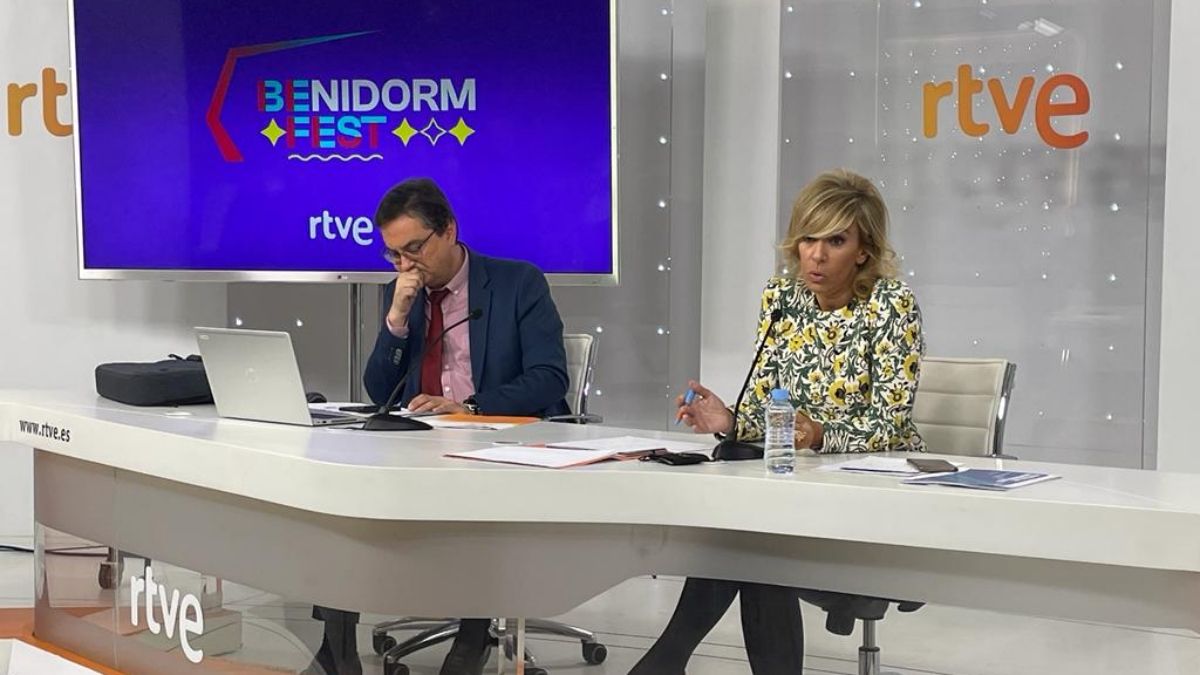 Alfonso Morales y María Eizaguirre en la rueda de prensa del 'Benidorm Fest'