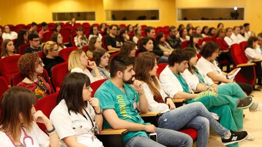 Asistentes a la jornada informativa de Cabueñes para los futuros residentes.