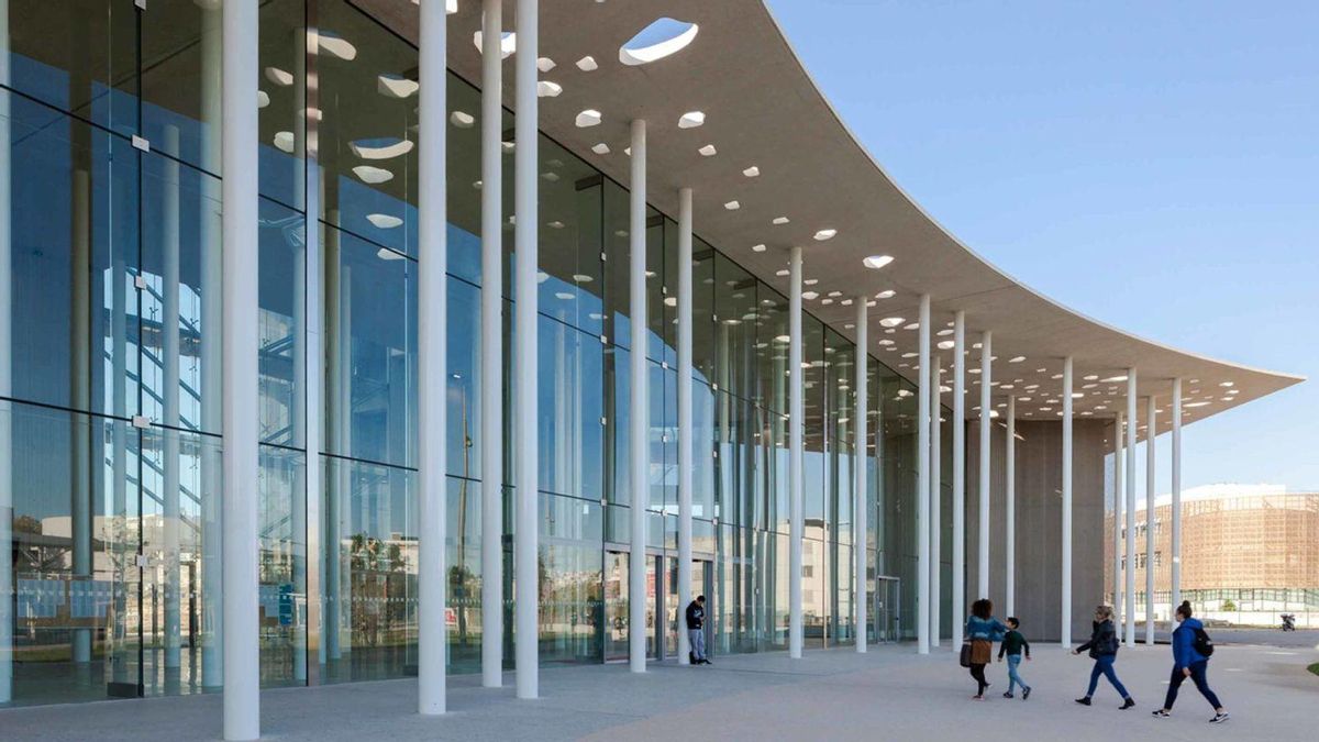 Nueva edificio de la facultad de Medicina de Montpellier, obra del arquitecto François Fontès; está considerada la más antigua del mundo con más de 800 años de historia.