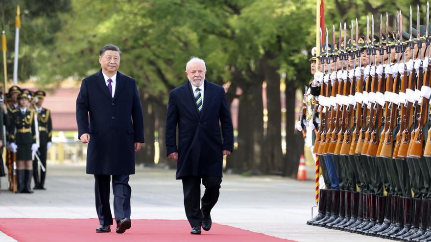 Lula y Xi defienden un comercio más allá del dólar y una defensa dialogada de la guerra de Ucrania