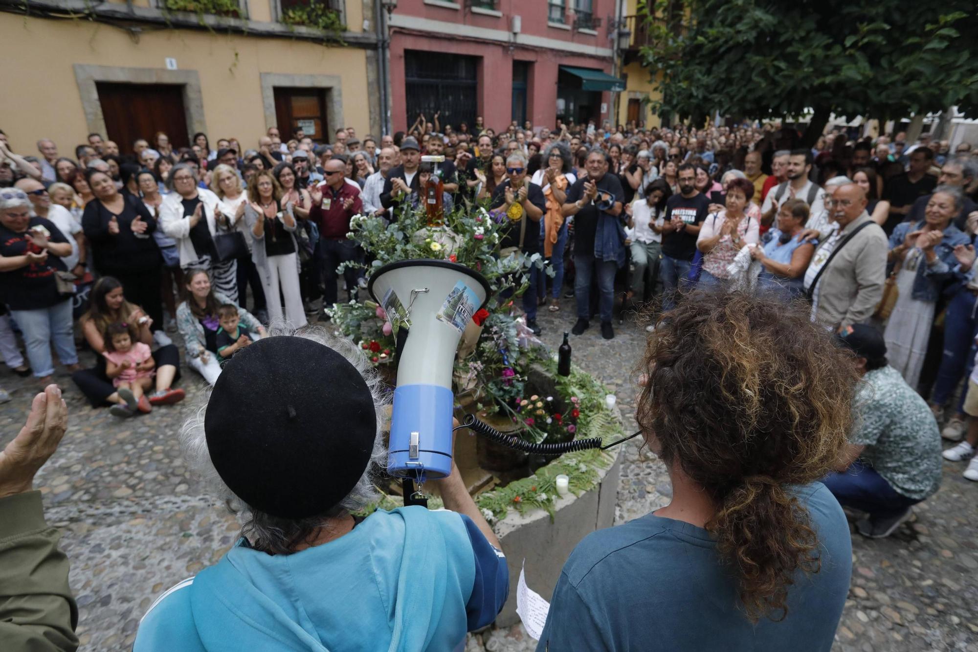 Así fue la despedida y el homenaje de amigos y clientes del Cafetón en Avilés a sus dueños, muertos en León