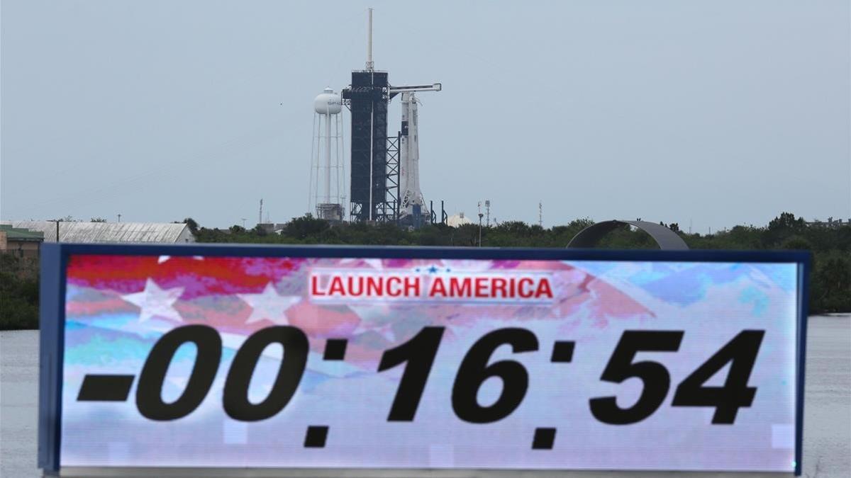 Cancelado el lanzamiento de la nave SpaceX Falcon 9 por causas meteorológicas.