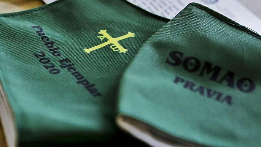 Detalle de las mascarillas que llevarán los vecinos mañana, sábado.