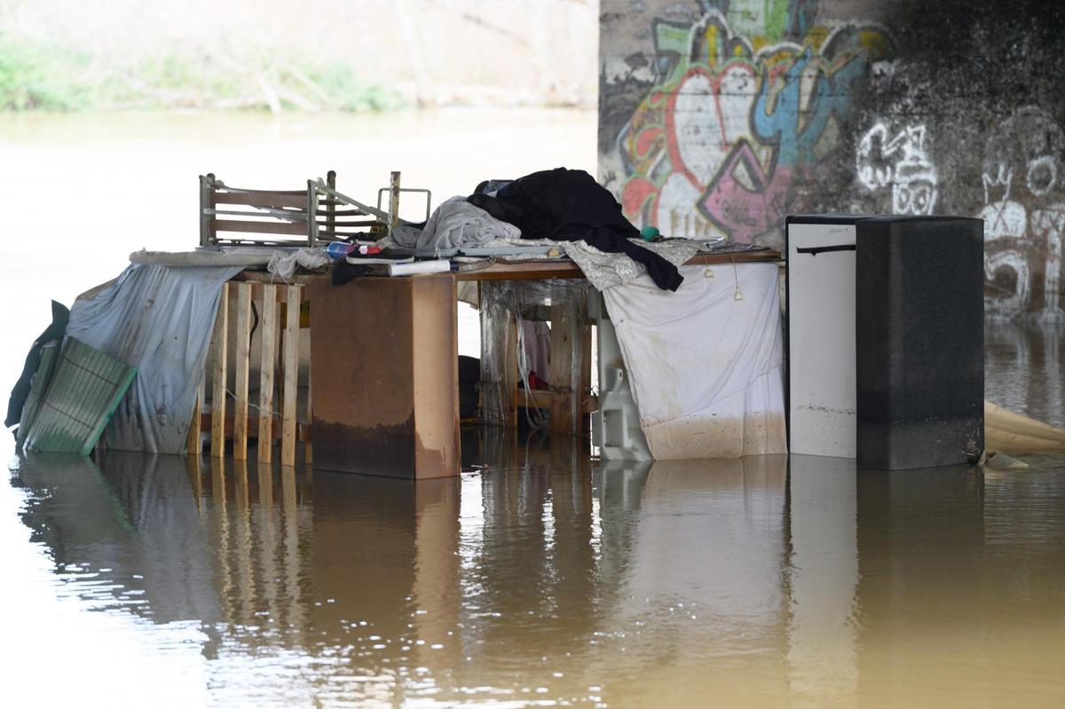 Así afecta la crecida del río Ebro a la gente sin hogar
