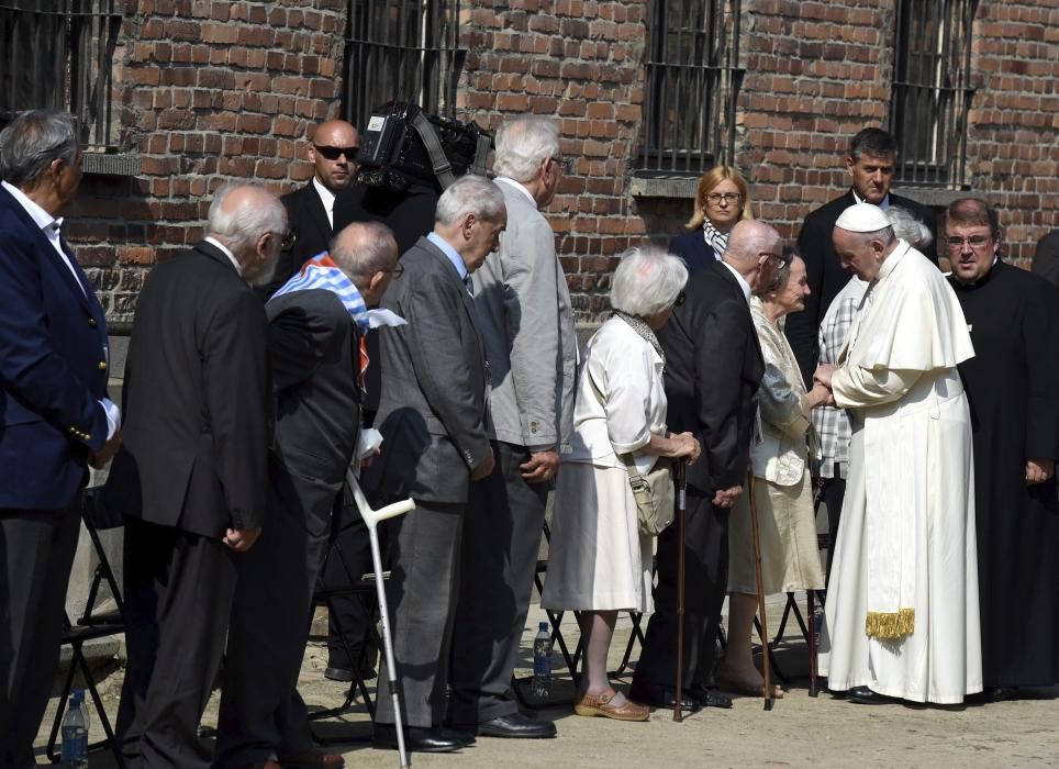 El Papa visita el campo de concentración de Auschwitz