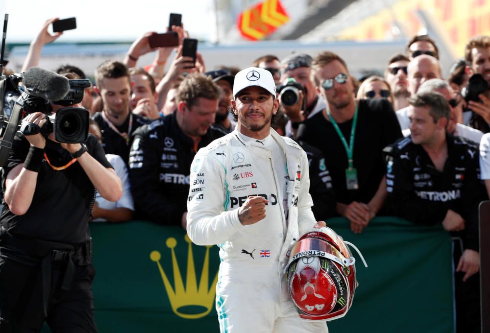 Ajustada victoria de Hamilton en Hungría.