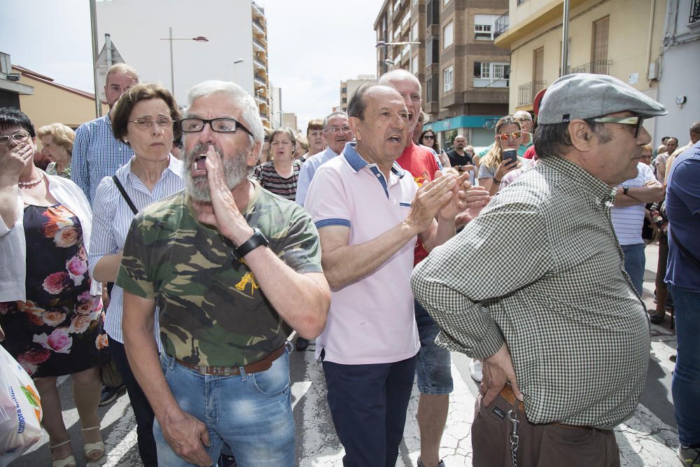 Así fue derribada la Cruz de los Caídos de la Vall d'Uixó