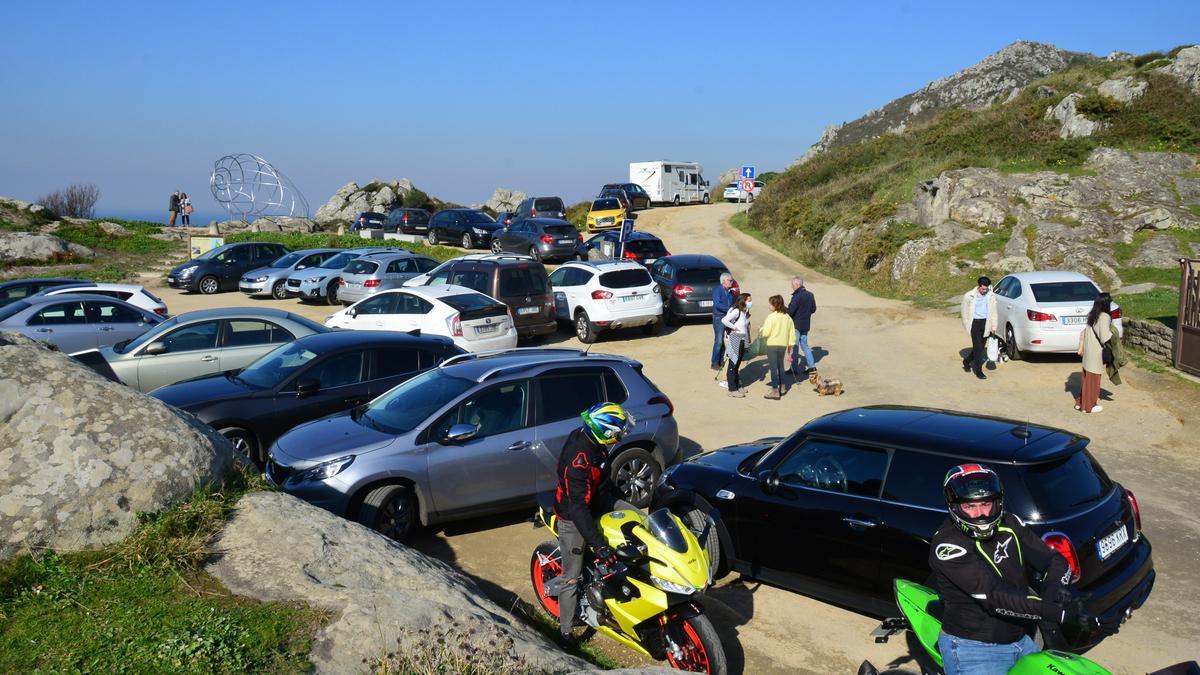 Colapso de coches en la Caracola de Donón, en un reciente fin de semana.