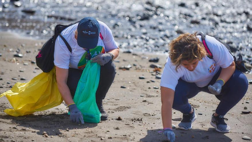 La actividad medioambiental de limpieza de la costa de Arico se realizará en la costa y debajo del agua