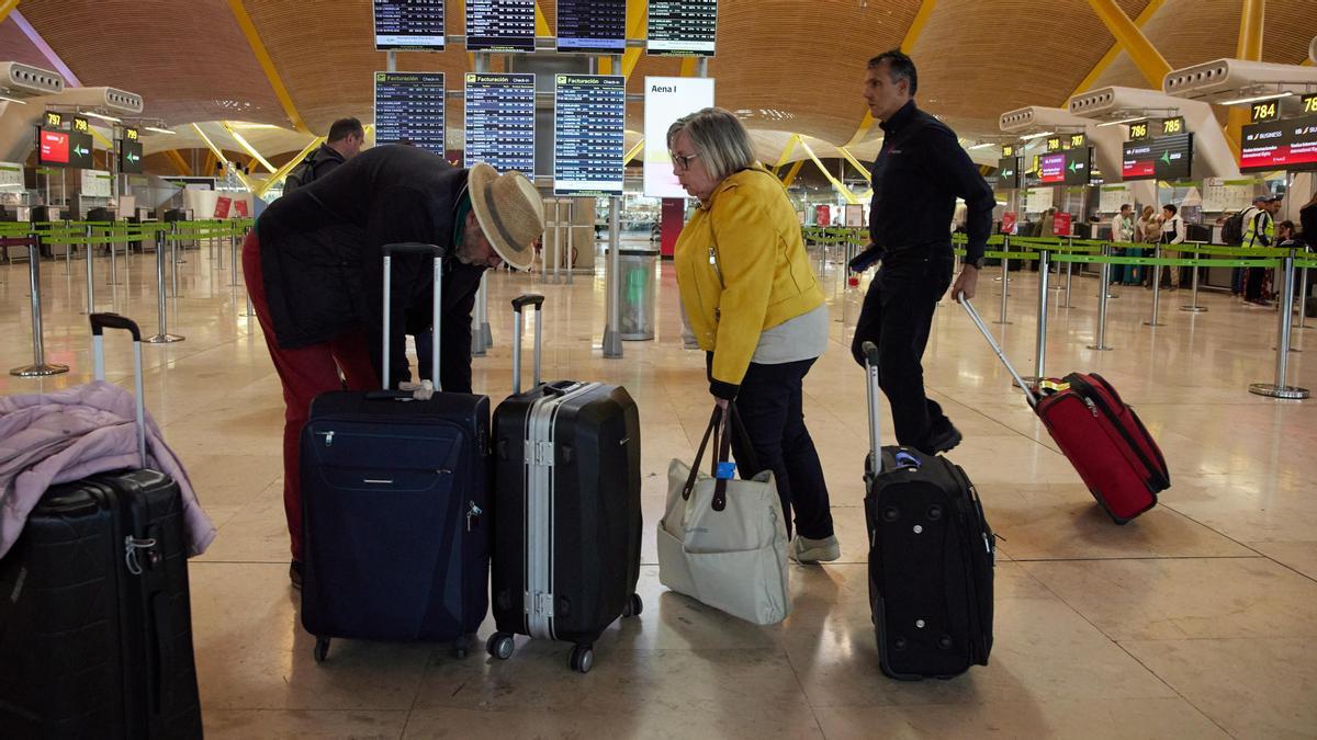 Pasajeros en el aeropuerto Adolfo Suárez Madrid-Barajas.