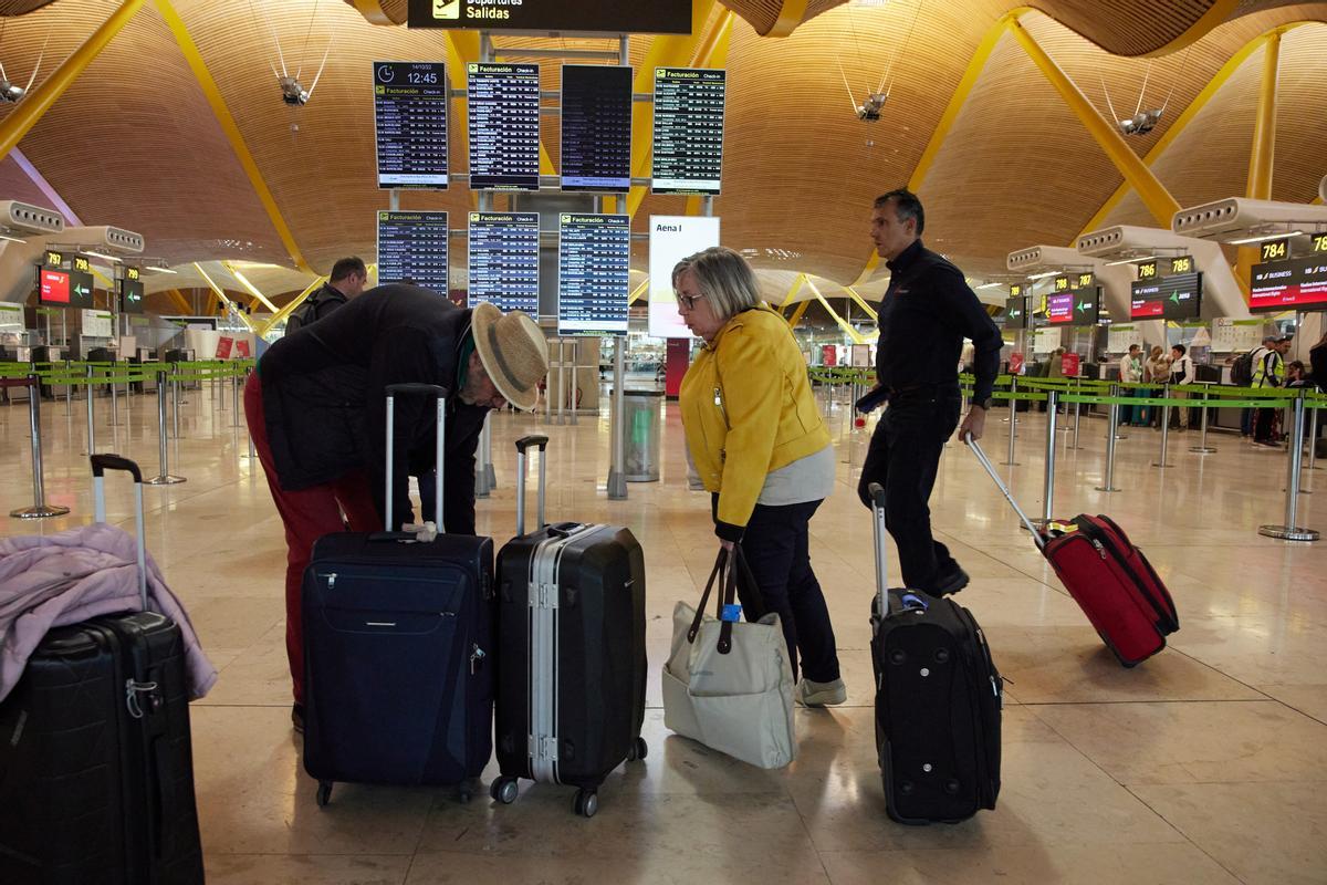 Pasajeros en el aeropuerto Adolfo Suárez Madrid-Barajas.