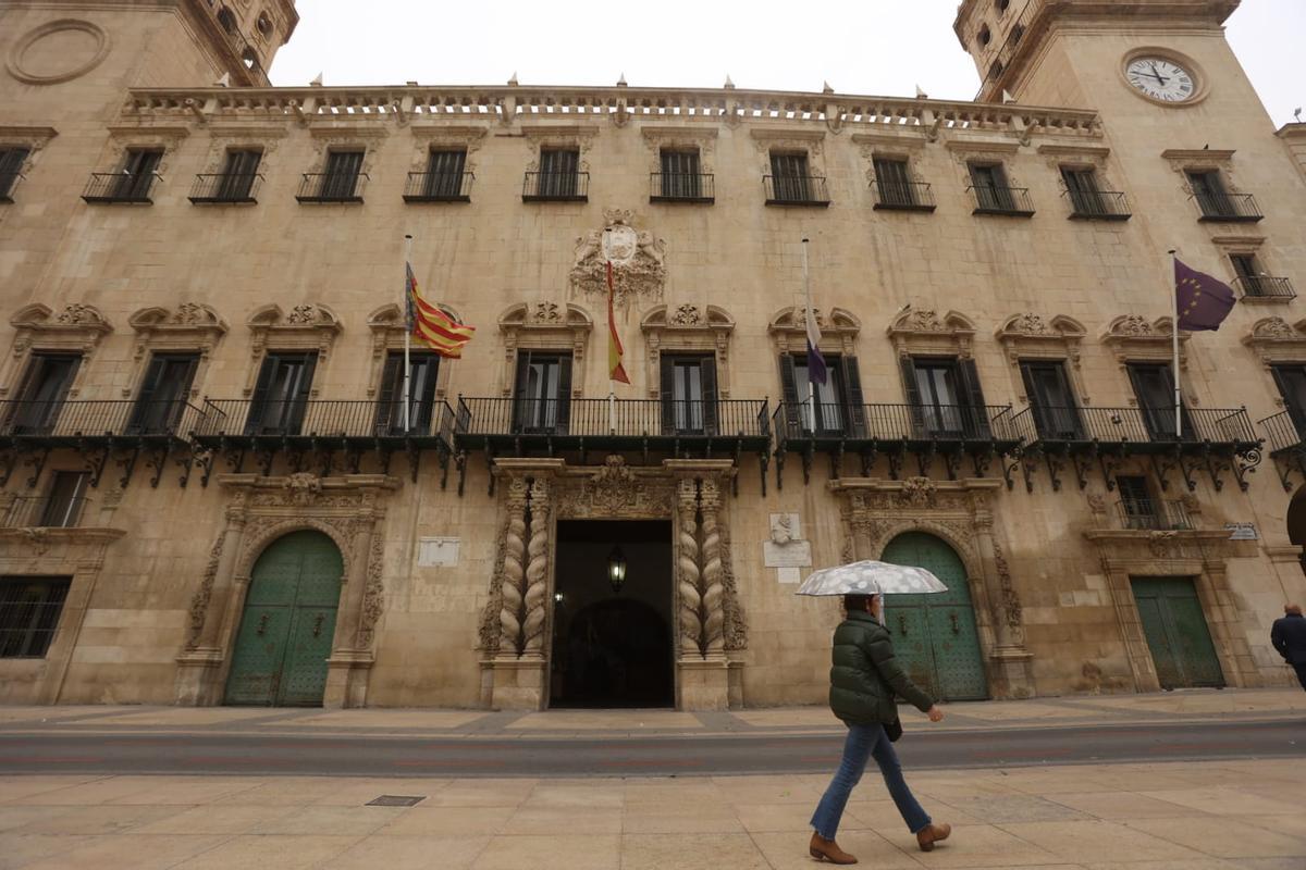 Primeras gotas de la "lluvia de sangre" en Alicante