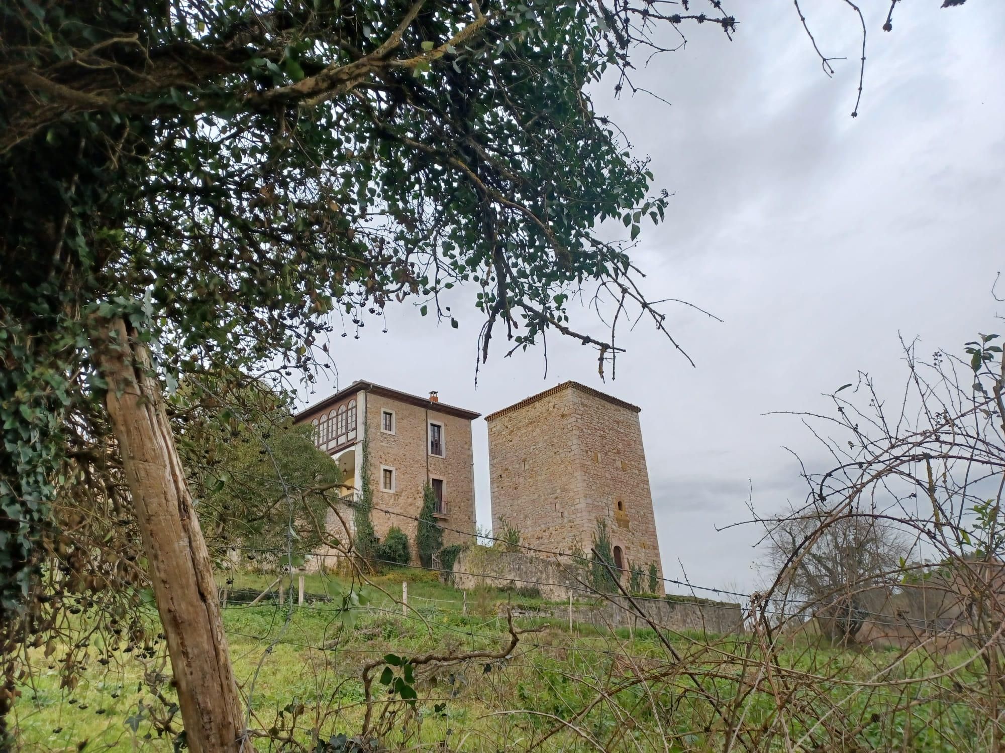 La Torre de Báscones está a la venta: así es el espectacular conjunto palaciego de Grado