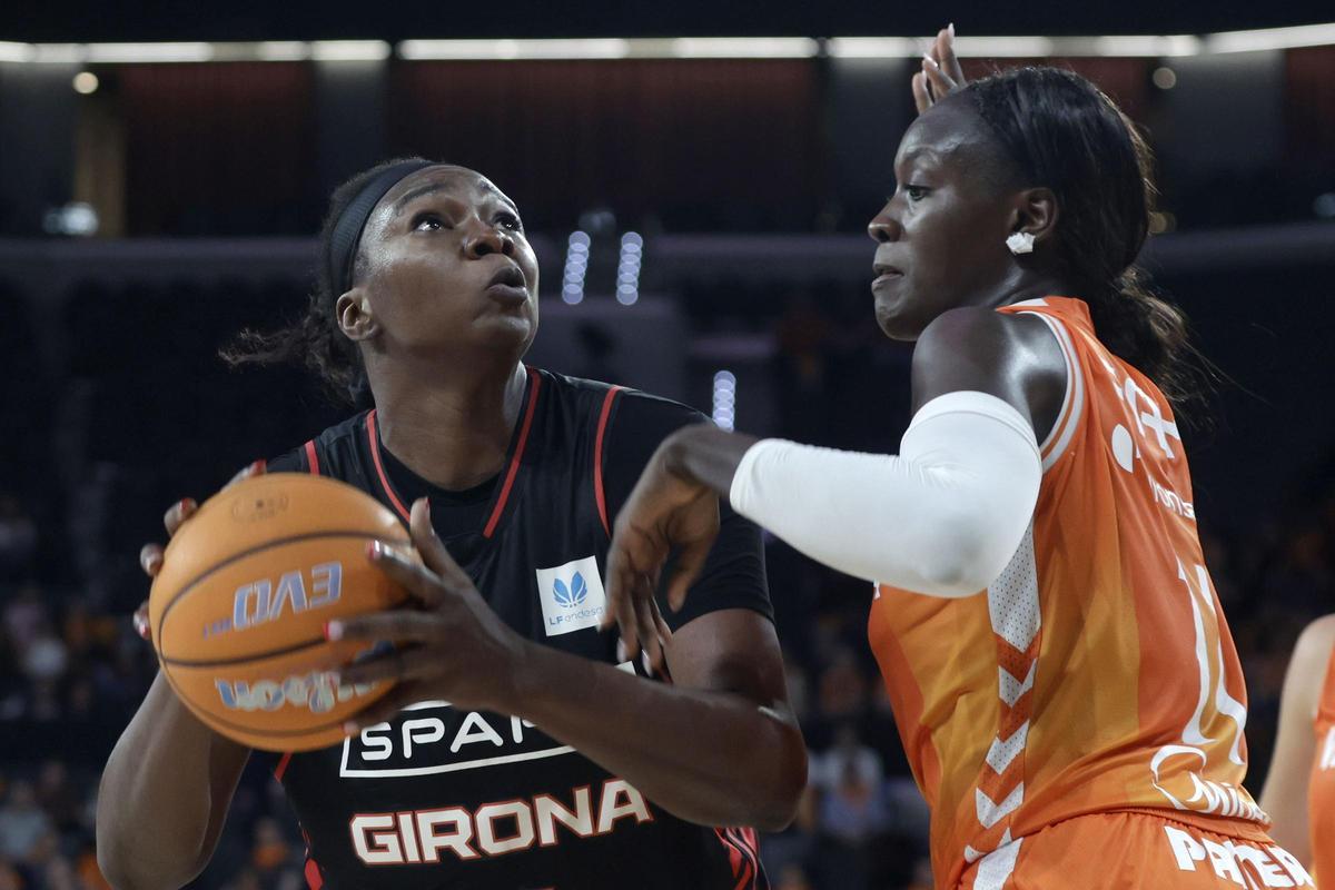 Awa Fam, en una acción defensiva sobre Coulibaly en la ida de las semifinales.