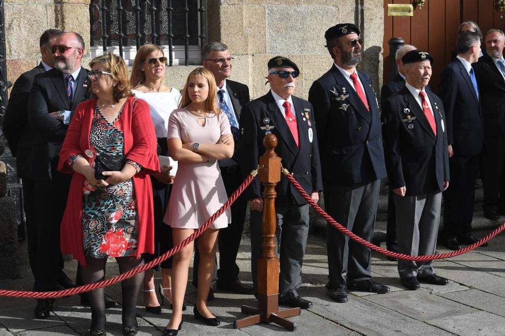 Homenaje a la bandera de la Asociación de Meigas de las Hogueras de San Juan