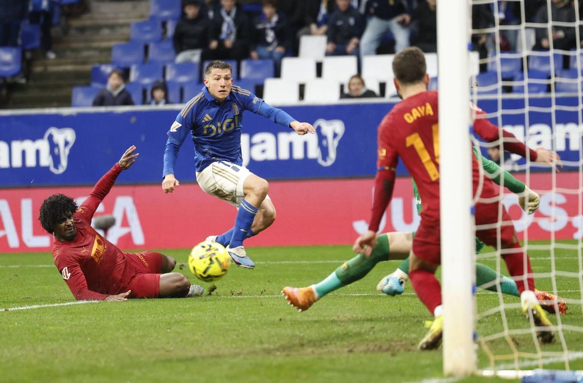EN IMÁGENES: Así ha sido el duelo entre el Real Oviedo y el Valencia en el Tartiere