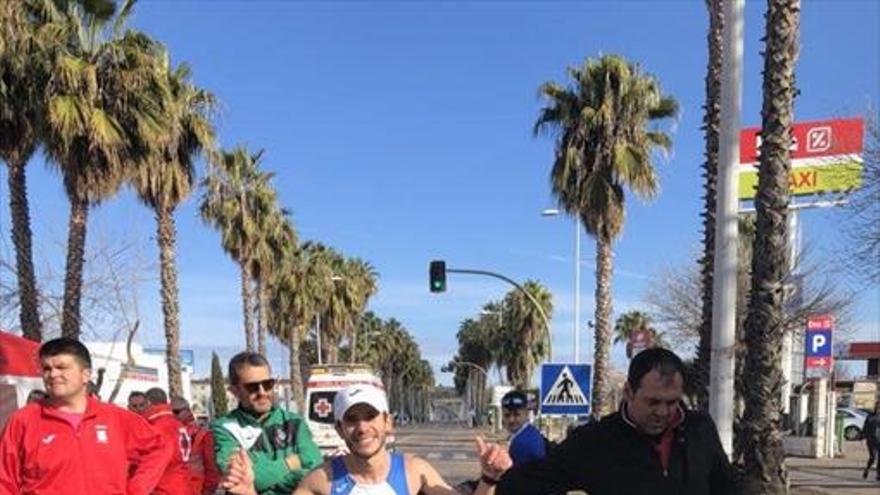 Houssame Benabbou sigue de dulce y gana en la Medio Maratón de Montijo
