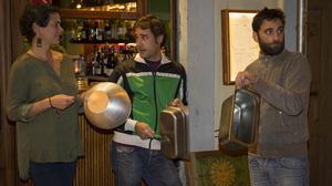 Imatges de la cassolada d’aquest dimecres al barri de Gràcia.