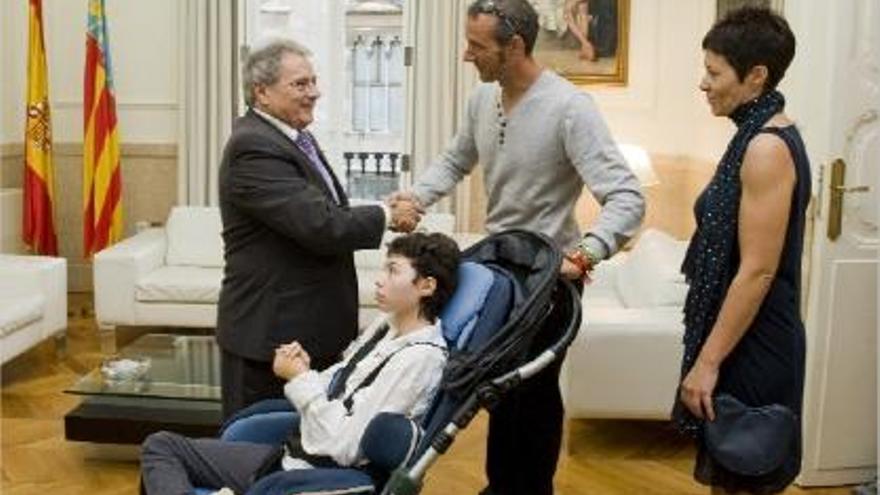 El presidente Alfonso Rus, María Ferré y sus padres Josele y María José.