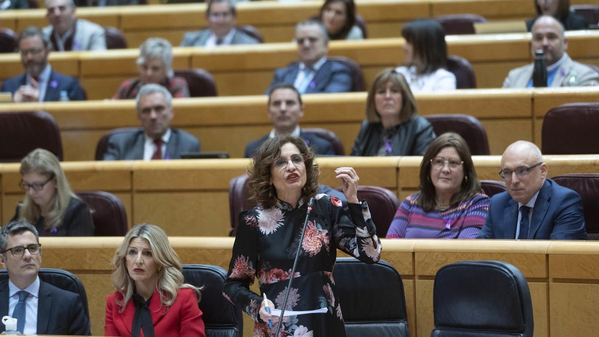 La vicepresidenta primera y ministra de Hacienda, María Jesús Montero, interviene durante una sesión de control al Gobierno, en el Senado, a 5 de marzo de 2024, en Madrid (España).