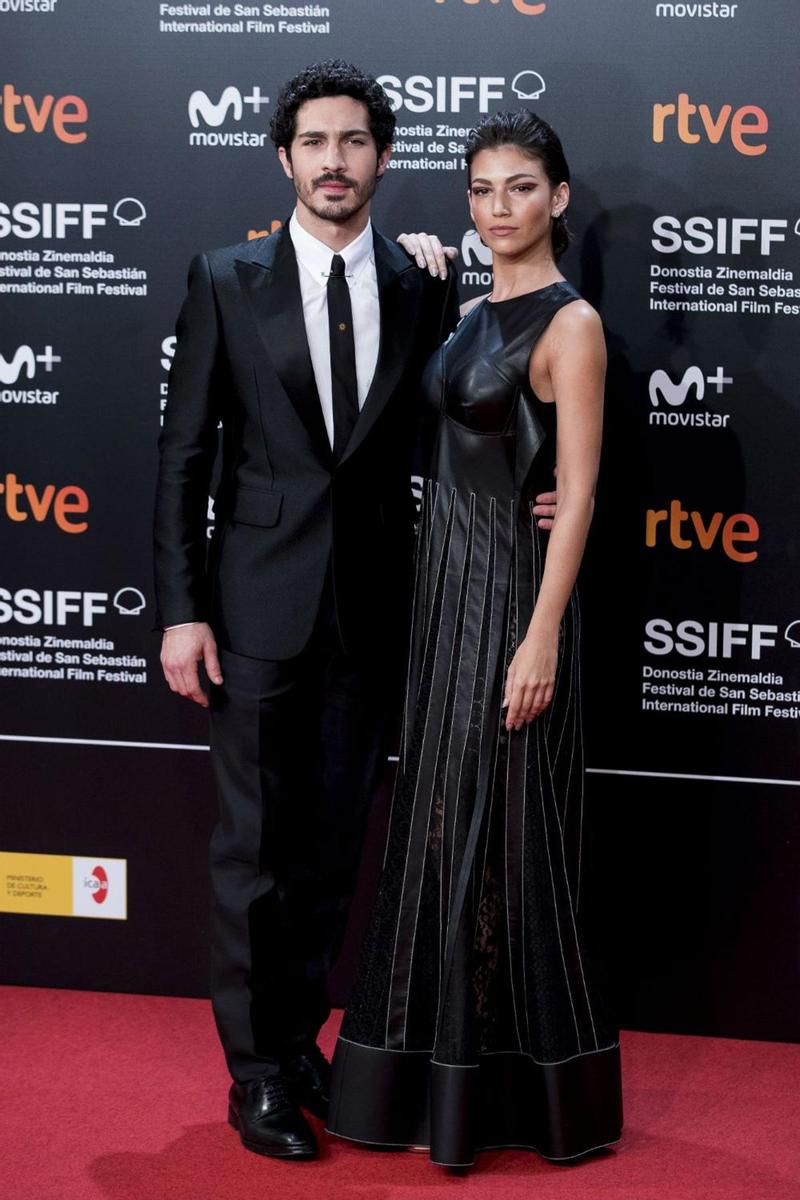 Chino Darín y Úrsula Corberó en la alfombra inaugural del Festival de cine de San Sebastián