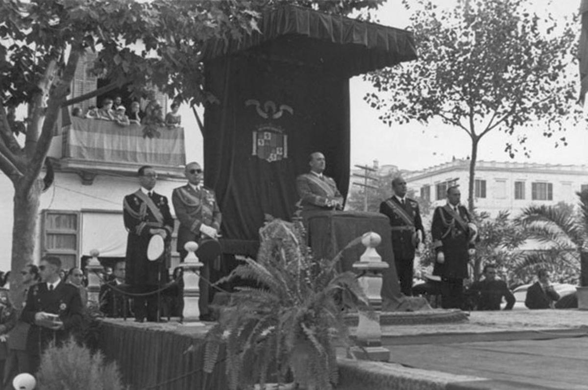Imagen de Franco durante su visita a Eivissa en 1955.