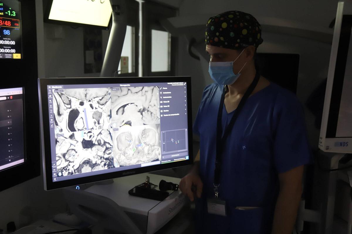Preparación de una intervención de Neurocirugía.