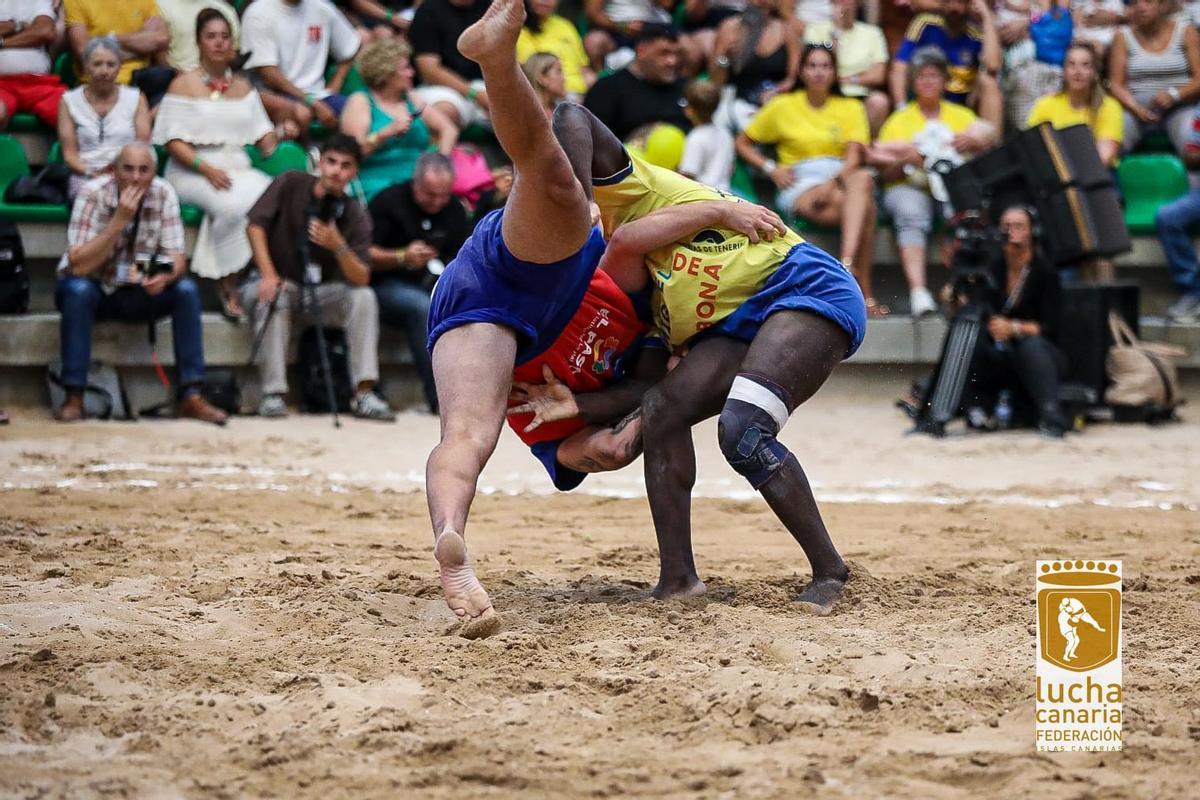 El Chimbesque, mejor equipo de Canarias de lucha canaria