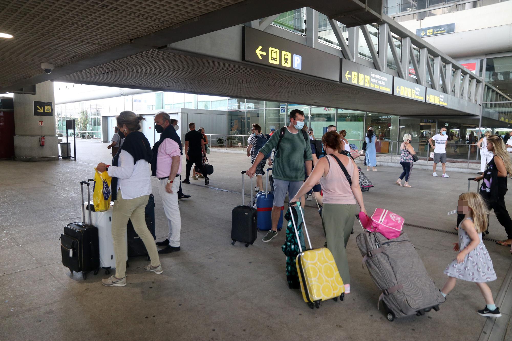 Llegada de turistas al aeropuerto de Málaga, el primer día de las vacaciones de verano de 2021