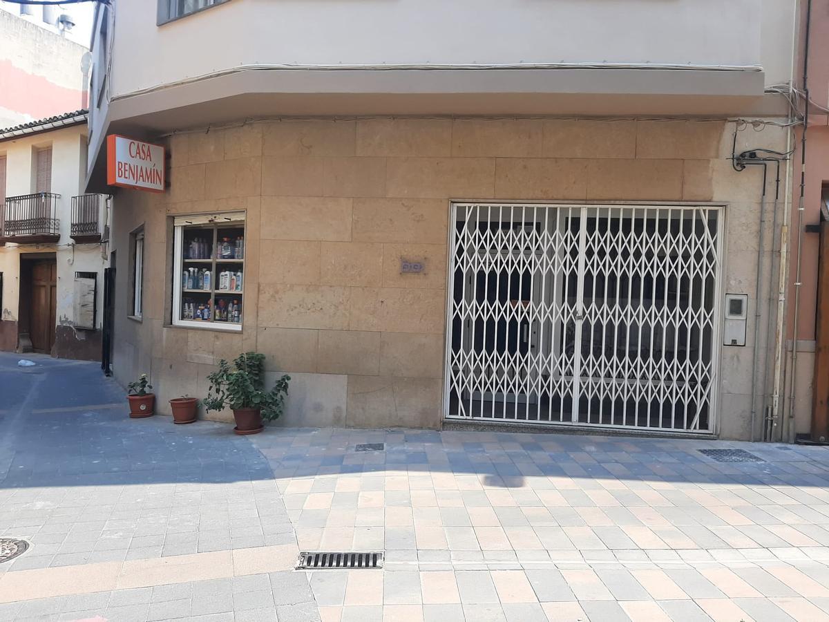 La droguería y mercería 'Casa Benjamín' cerrada en Betxí