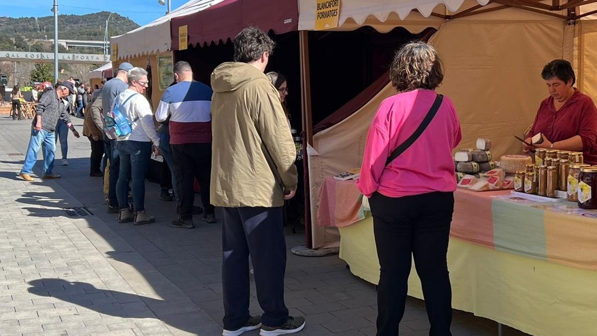 Parades i ambient al Mercat de Productors de Cal Rosal