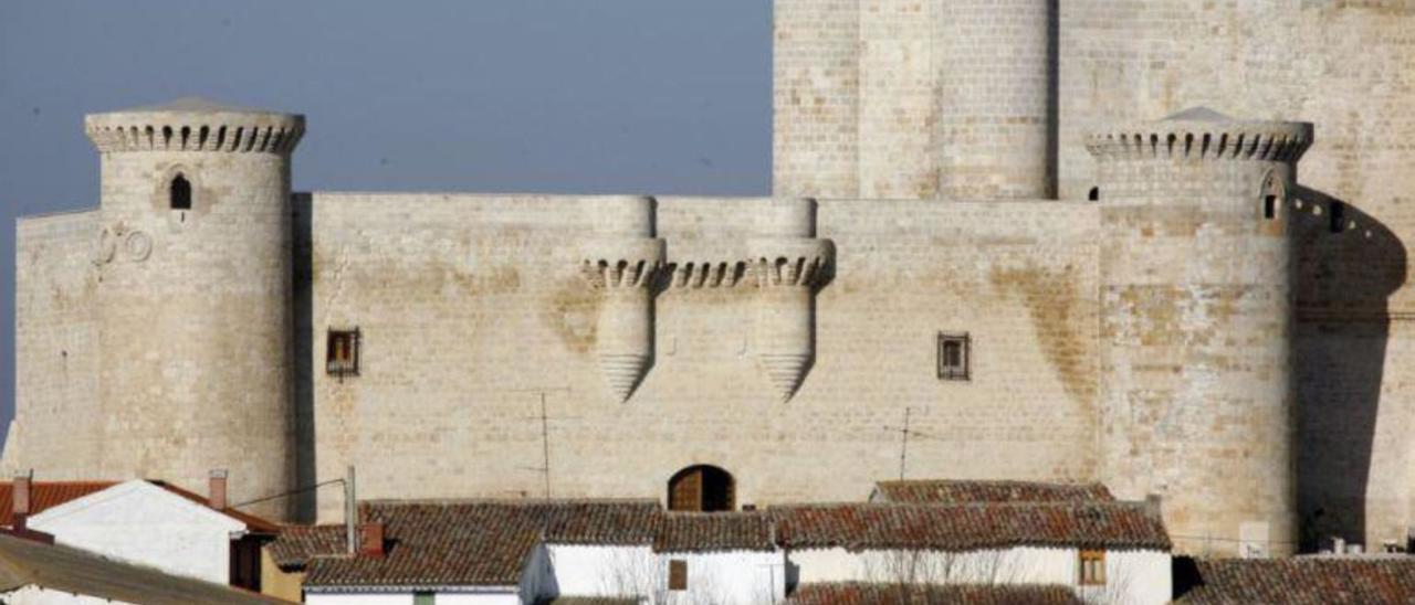 Castillo de los Sarmiento, en Fuentes de Valdepero (Palencia).