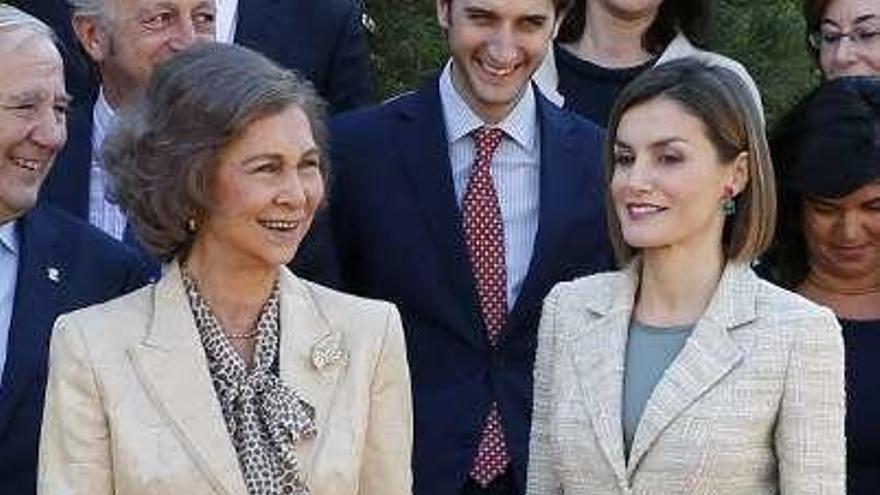 Las reinas Sofía y Letizia, ayer.