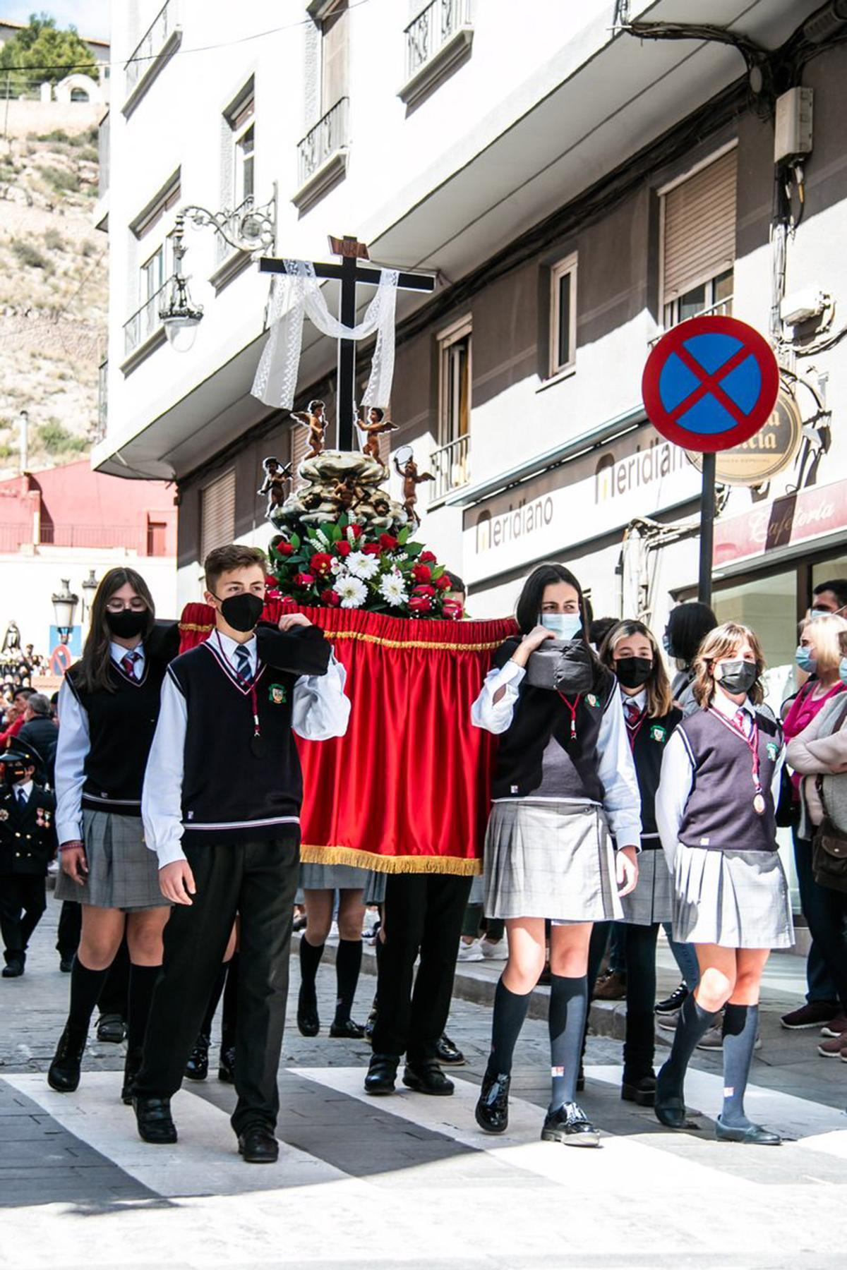 Desfile procesional de los alumnos del colegio Diocesano Oratorio Festivo de Orihuela