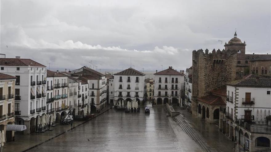 Cáceres se une al proyecto de PhotoEspaña para llenar balcones y ventanas de fotografías