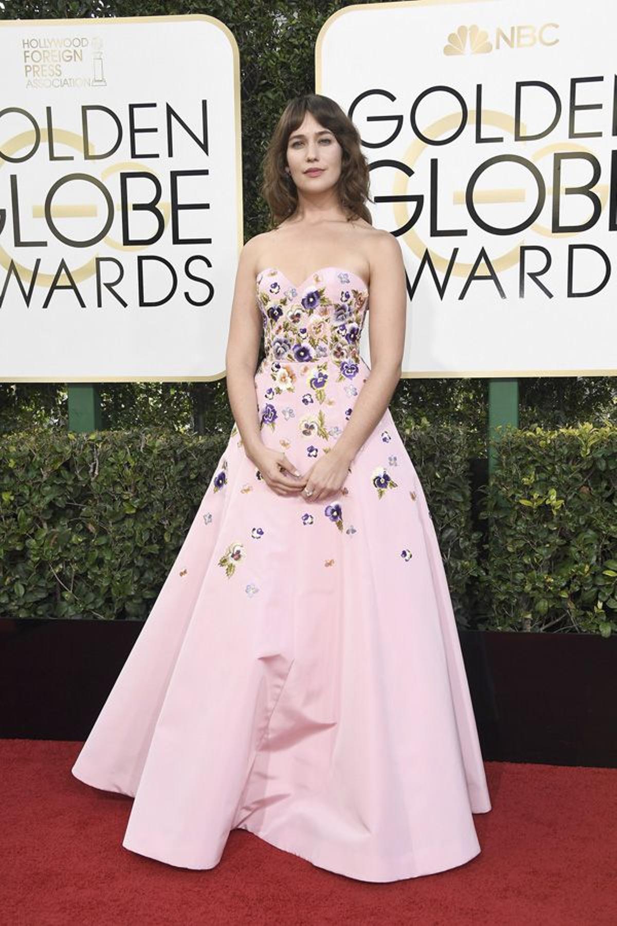 Vestidos Globos de Oro 2017: Lola Kirke de Andrew GN