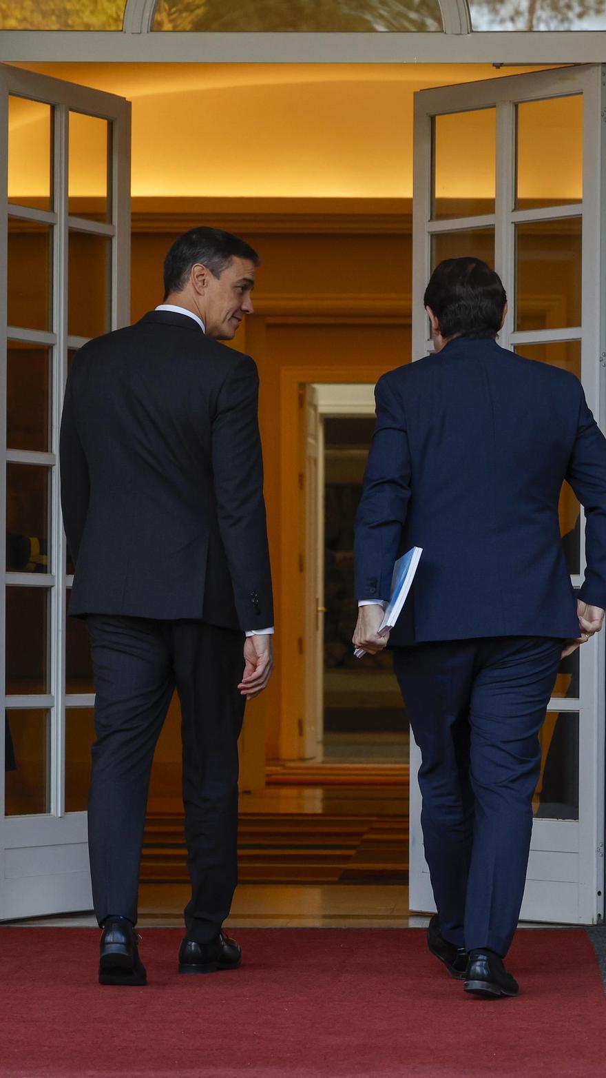Pedro Sánchez y Alfonso Fernández Mañueco en La Moncloa.