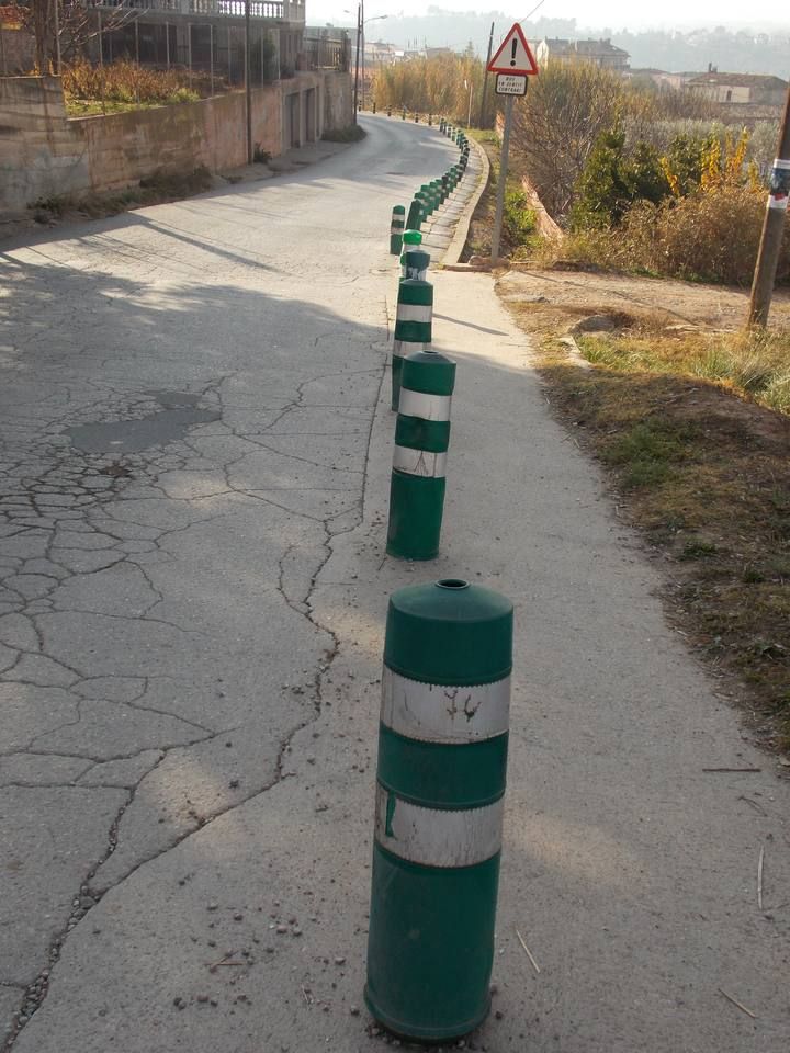 Ferm en mal estat a la zona del camí de la Gravera de Manresa.