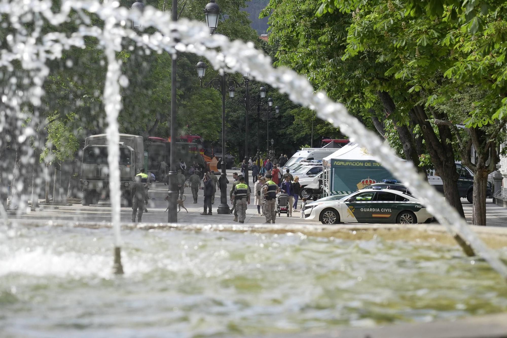 En imágenes | Prepatativos del Día de las Fuerzas Armadas en Oviedo