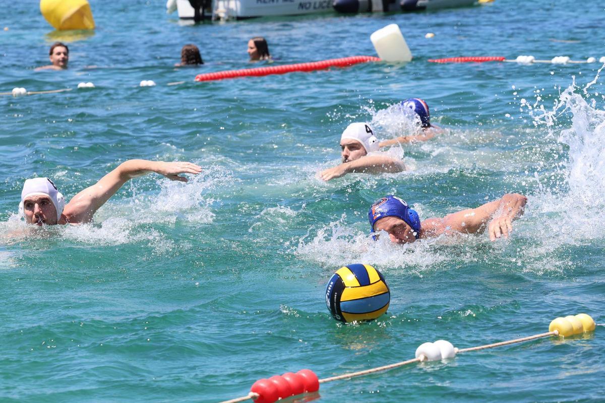 Imágenes de la fase final del Beach Polo Sant Josep disputado en Port des Torrent