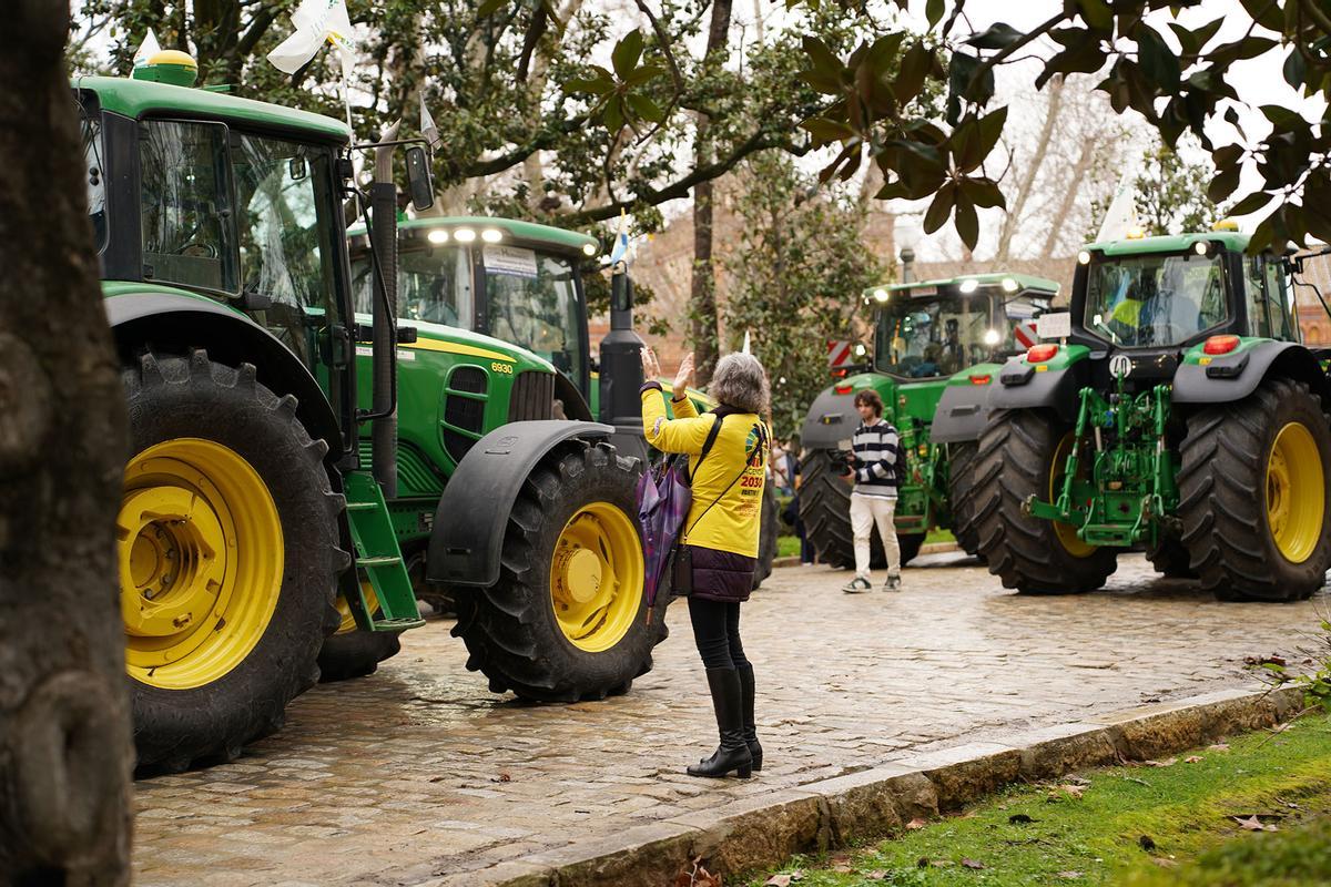 Tractores llegando a la Plaza de España. Tractores llegando a la Plaza de España.