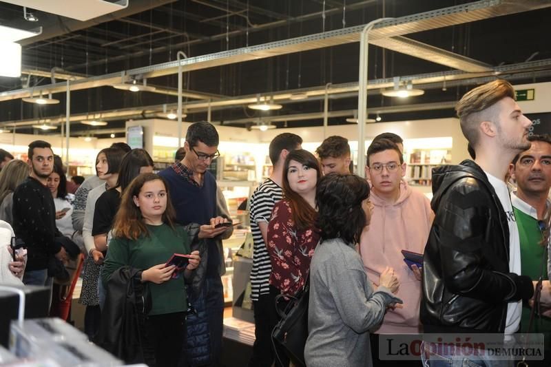 Ruth Lorenzo presenta 'Loveaholic' en la FNAC de Nueva Condomina