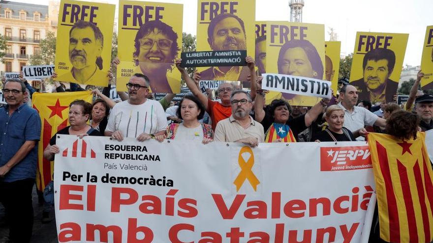 Concentración en València en contra de la sentencia del 'procés'