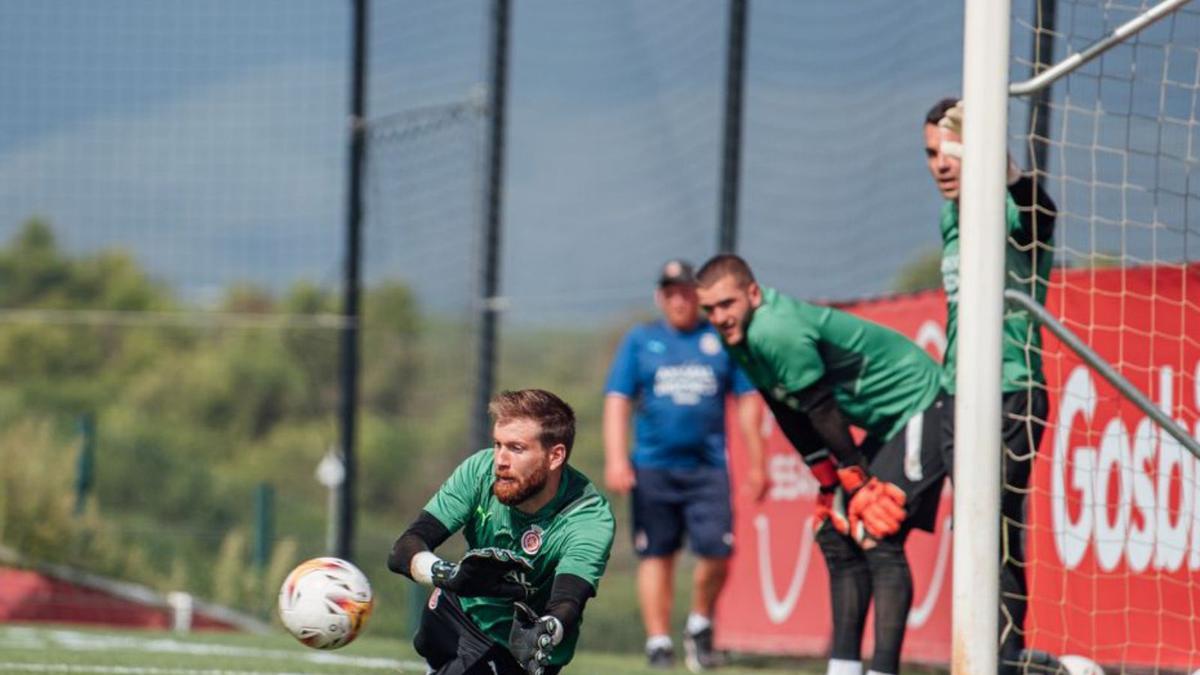 Un exercici dels porters durant una sessió a la Vinya. | GIRONA FC