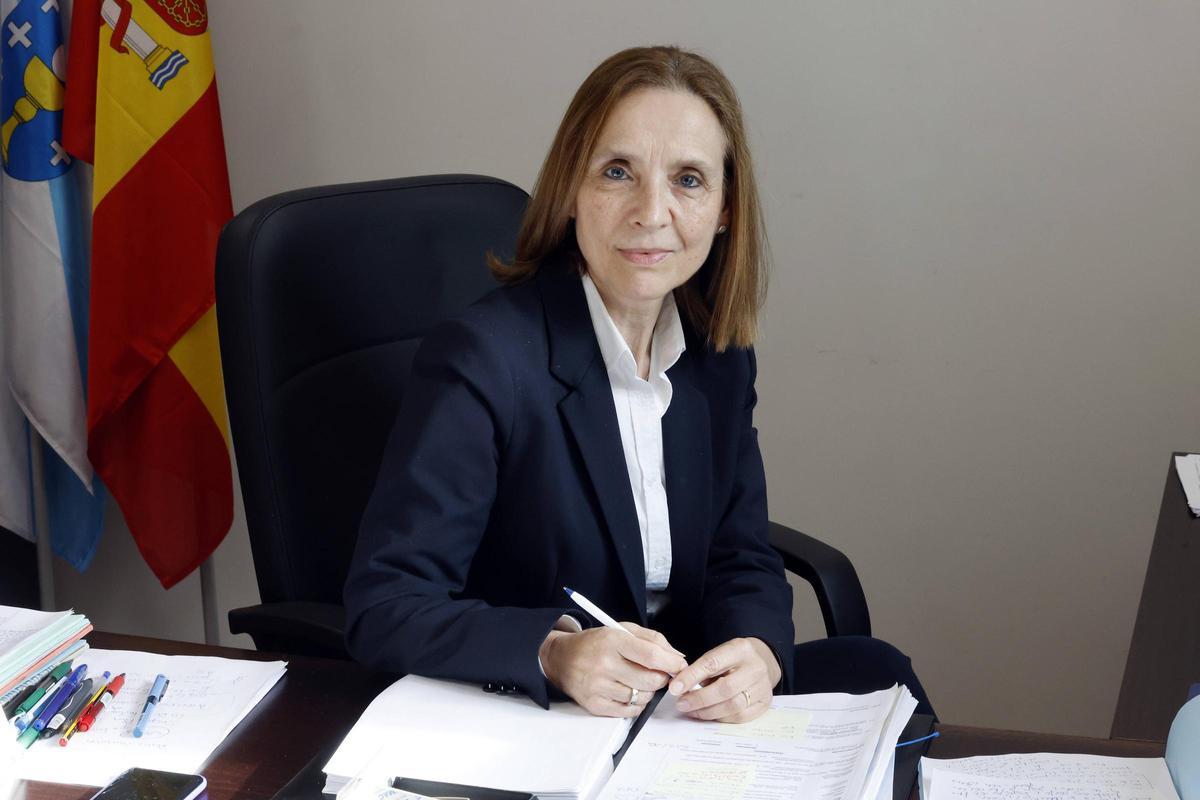 La magistrada María del Carmen Campos, titular del juzgado de Instrucción nº 7 de Vigo, en su despacho.