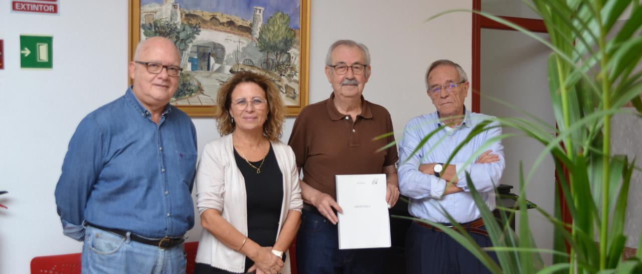 El profesor Manuel Cifo, la edil Inmaculada Chazarra, el profesor Miguel A. González y el editor Luis Bonmatí