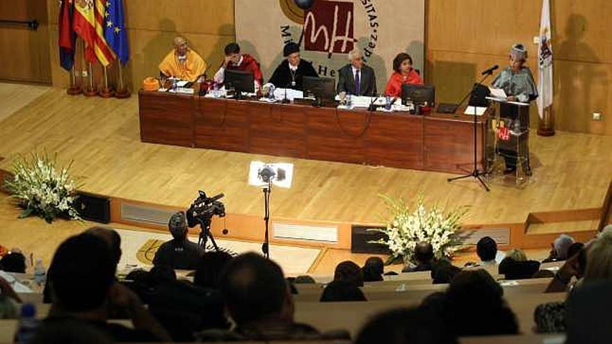 Nuevos periodistas con una madrina de gala