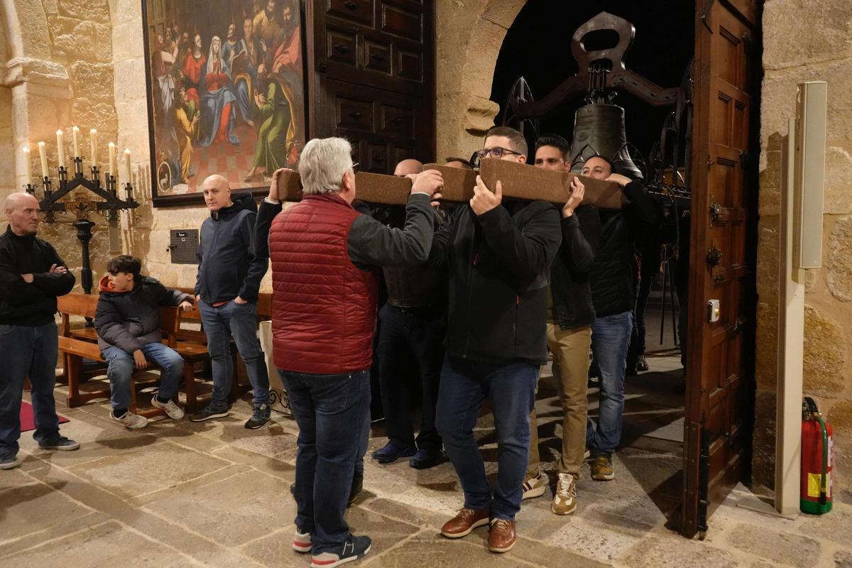 GALERÍA | Así prepara el Espiritu Santo la procesión del Viernes de Dolores en Zamora