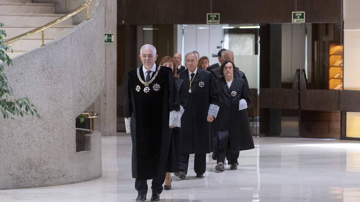 Entrada de los magistrados del Tribunal Constitucional liderados por el magistrado y presidente del TC, Cándido Conde-Pumpido, a la toma posesión del nuevo magistrado del TC, José María Macías. A 6 de septiembre de 2024.