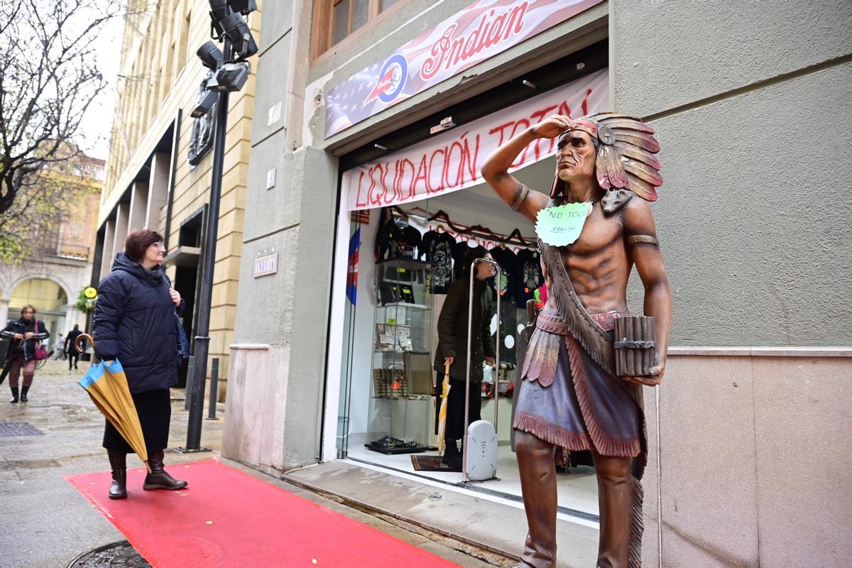 La tienda, ubicada en la calle Colón, lleva 25 años ofreciendo servicio a sus clientes.